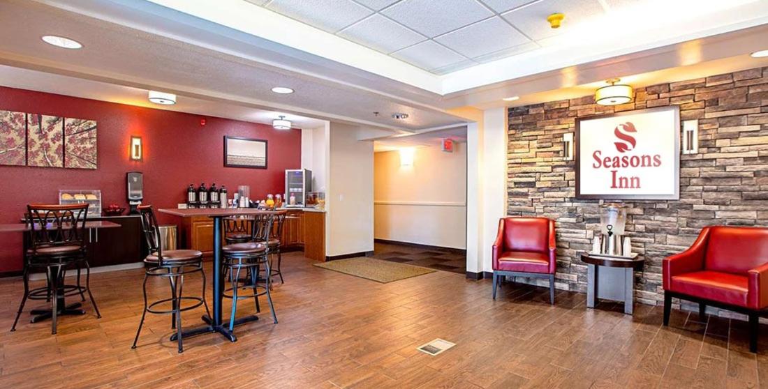  | Seasons Inn Traverse City