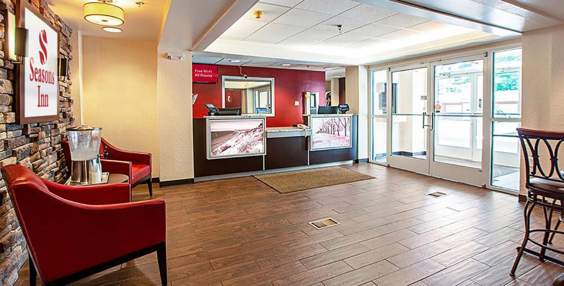  | Seasons Inn Traverse City