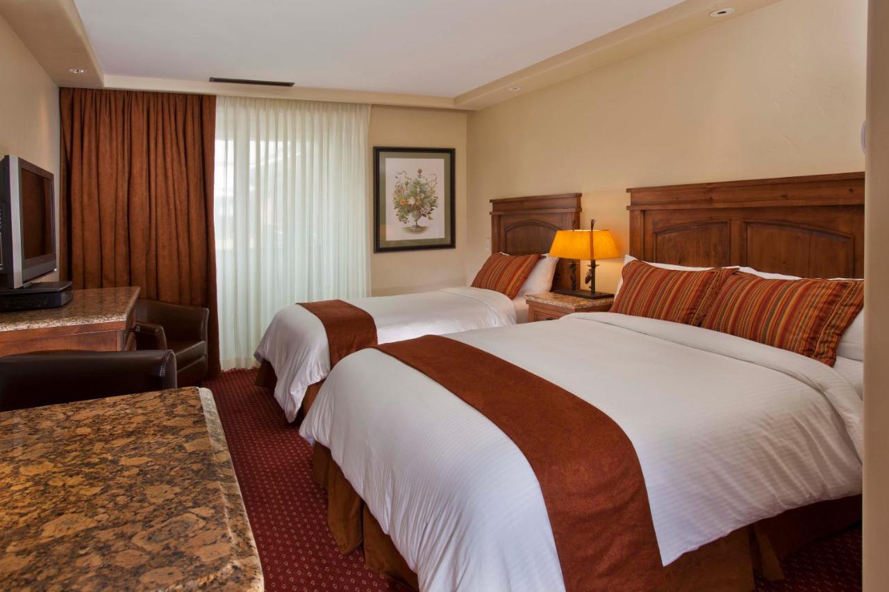 Standard Queen and Twin Room at Tivoli Lodge