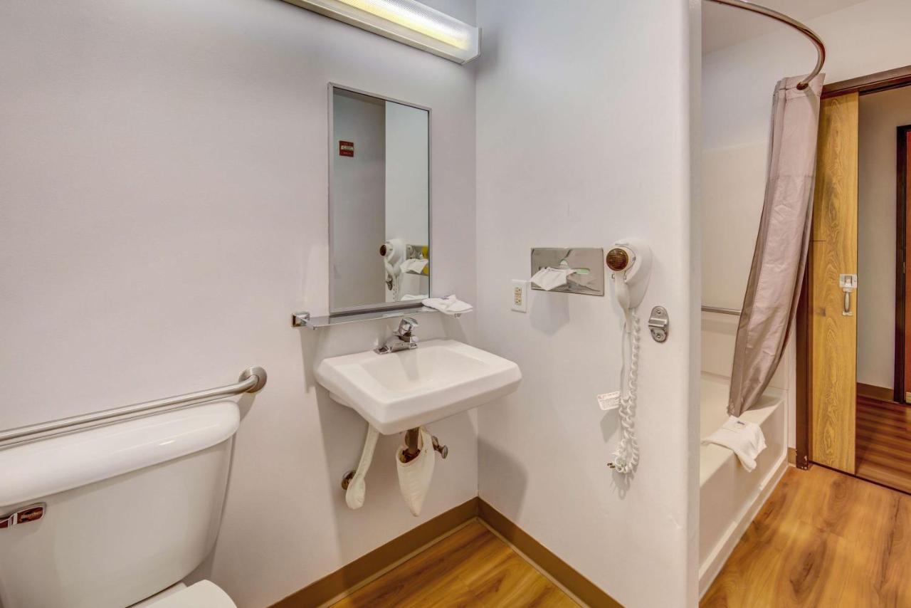 | Motel 6-Sutherlin, OR