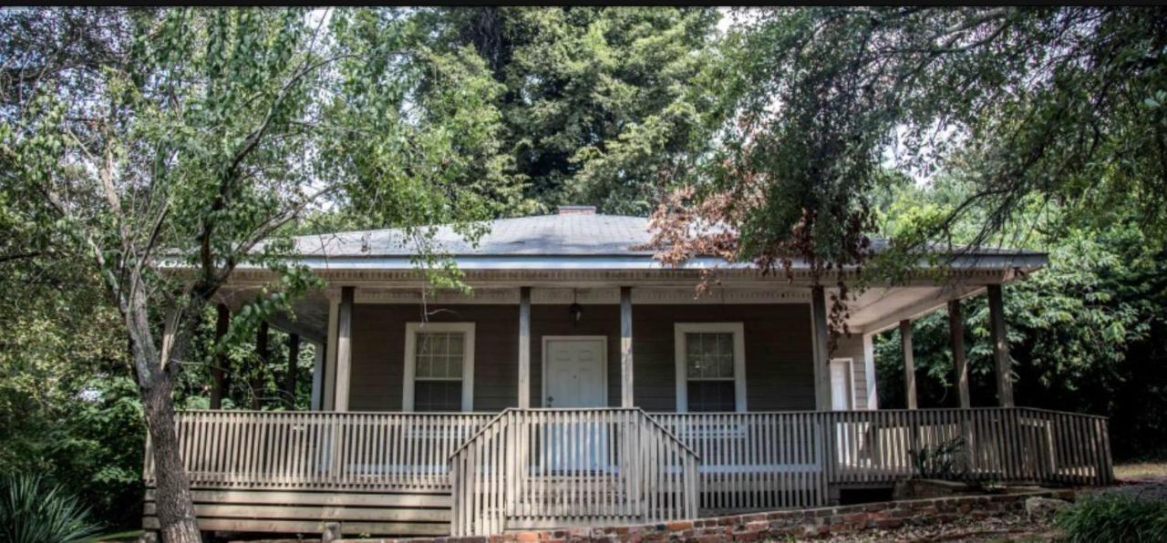 | Clark House Inn