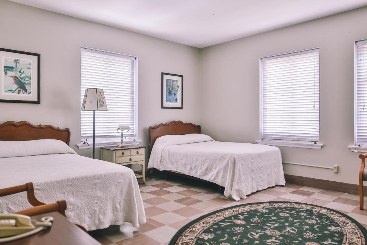 Double Room with Extra Bed at The Lodge at Wakulla Springs