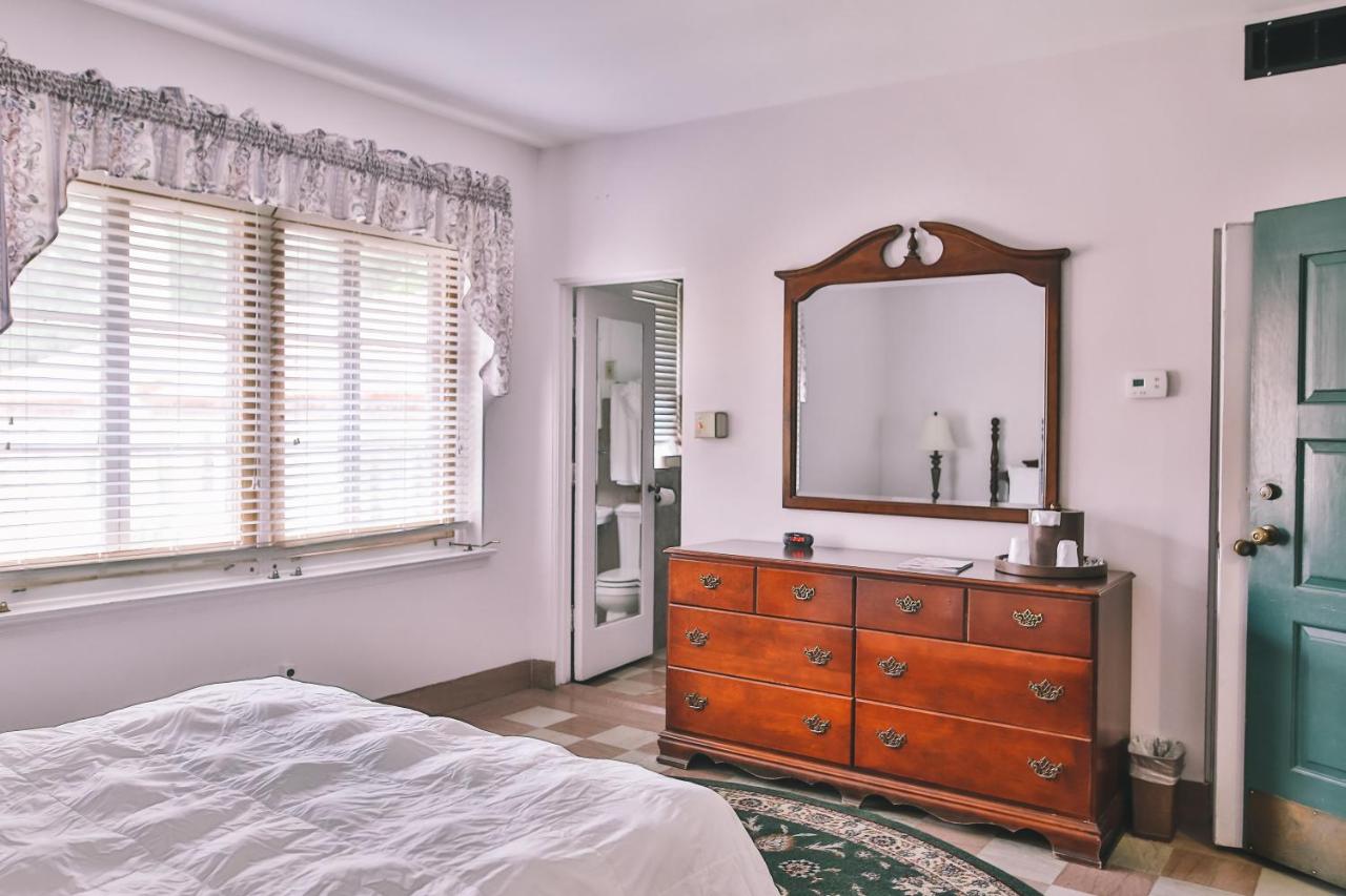 Double Room with Extra Bed at The Lodge at Wakulla Springs