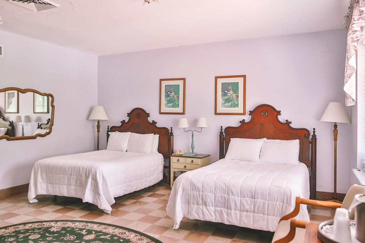 Double Room with Extra Bed at The Lodge at Wakulla Springs