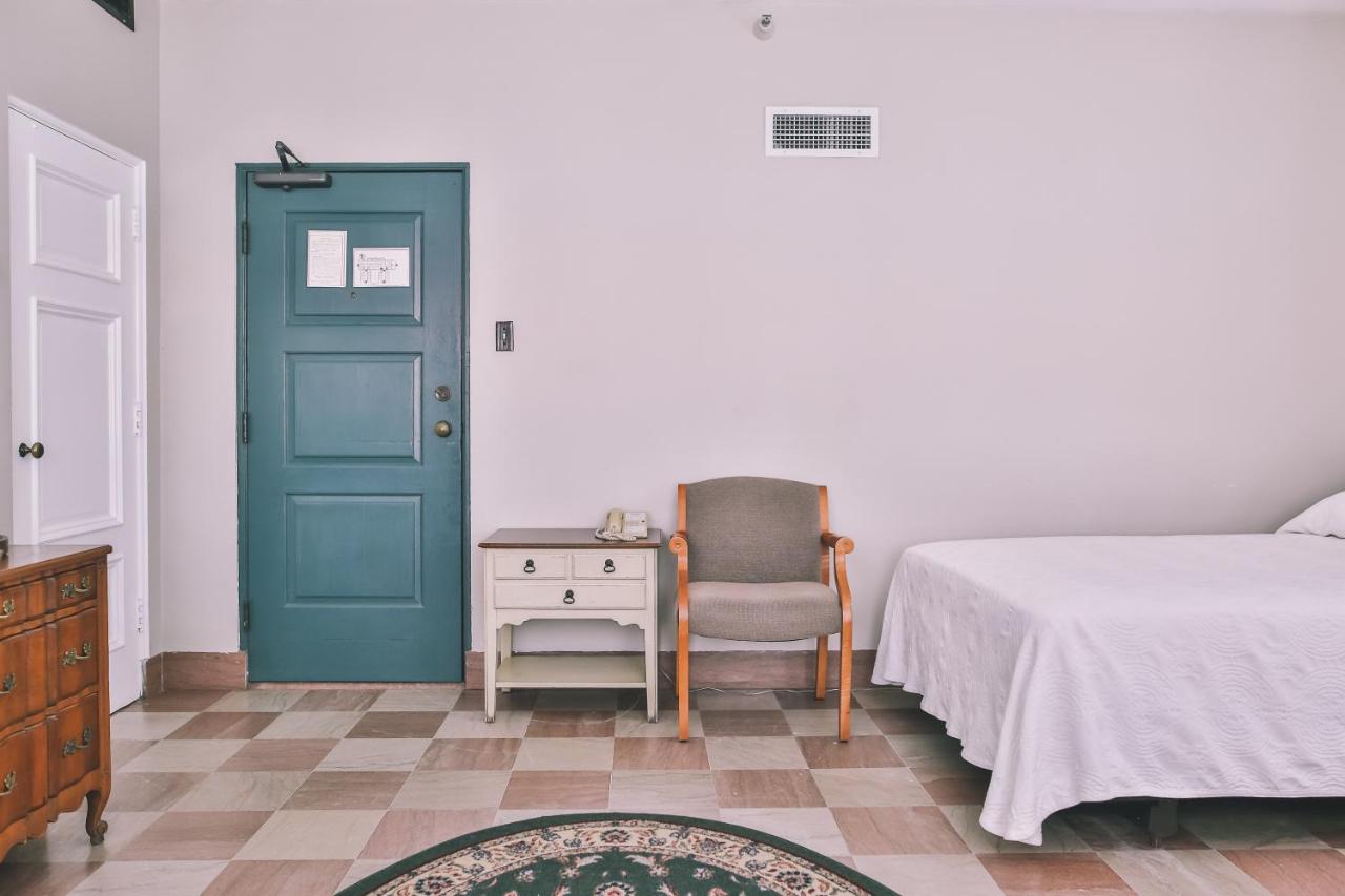 Double Room with Extra Bed at The Lodge at Wakulla Springs