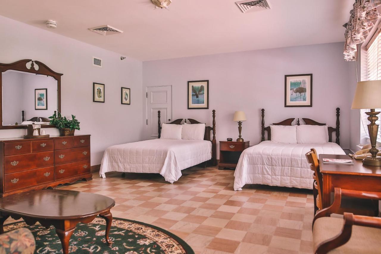 Double Room with Extra Bed at The Lodge at Wakulla Springs