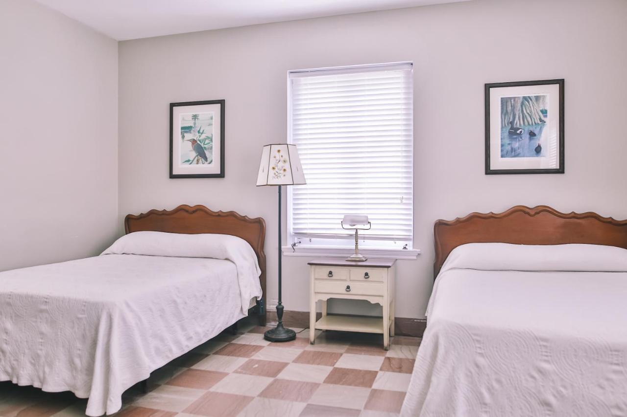Double Room with Extra Bed at The Lodge at Wakulla Springs