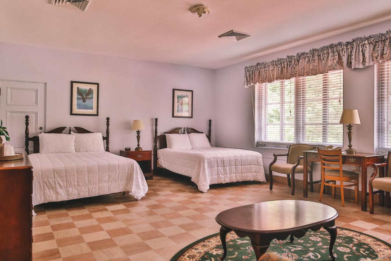 Double Room with Extra Bed at The Lodge at Wakulla Springs