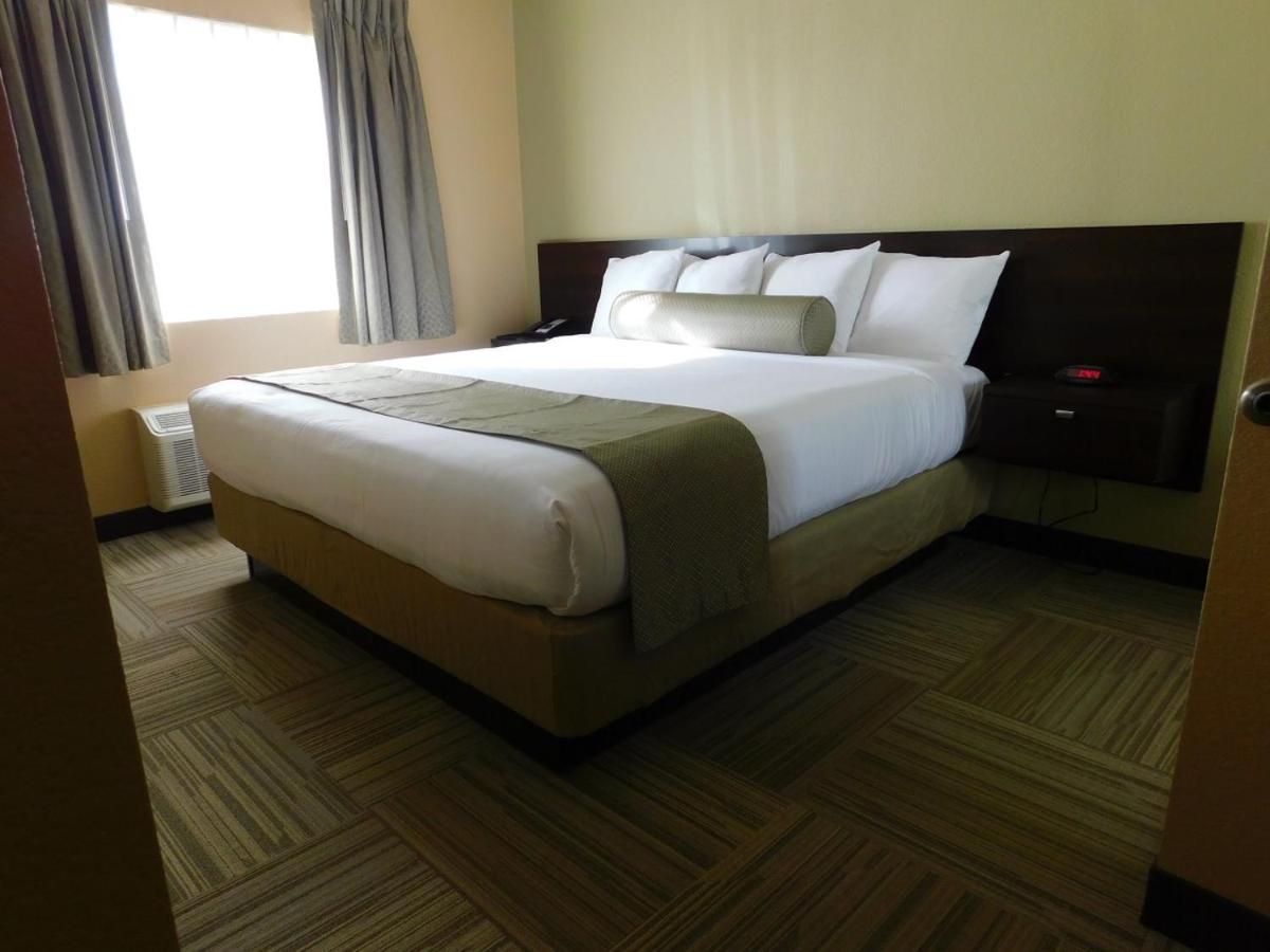 King Suite - Non-Smoking at Island Suites