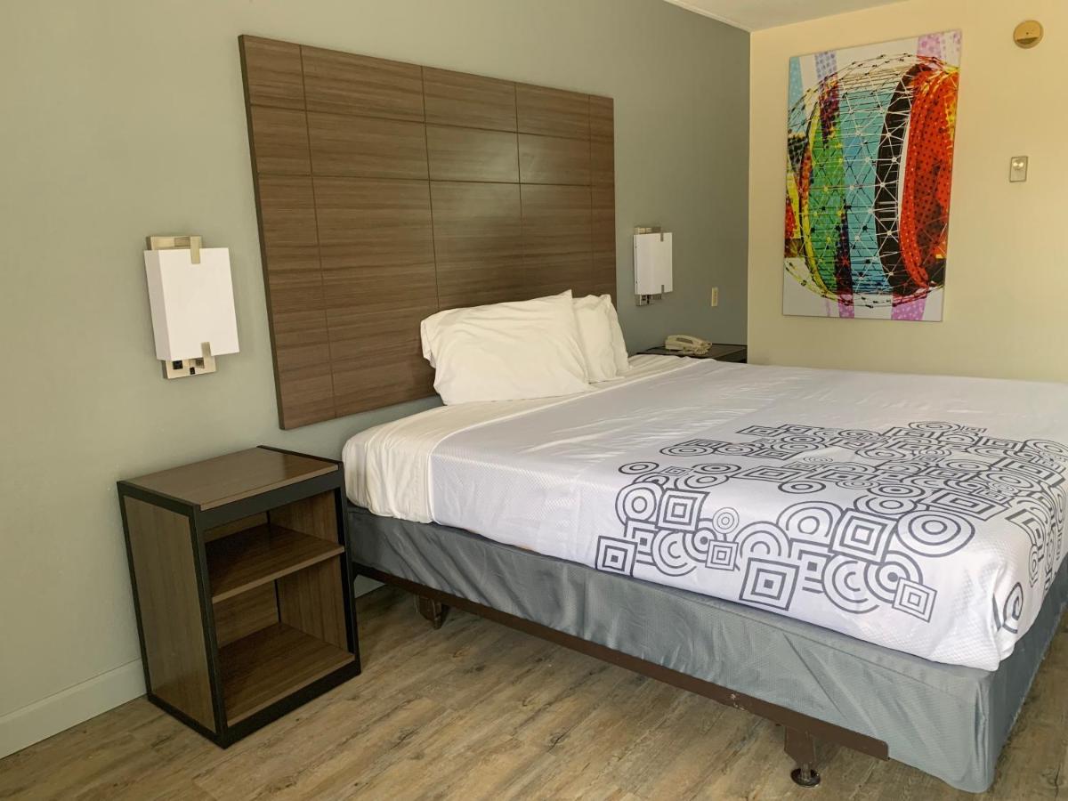 | Dallas Love Field Inn
