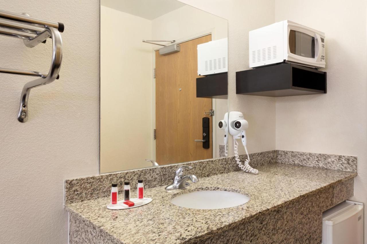 Double Room - Non-Smoking at Travelodge by Wyndham Alpine