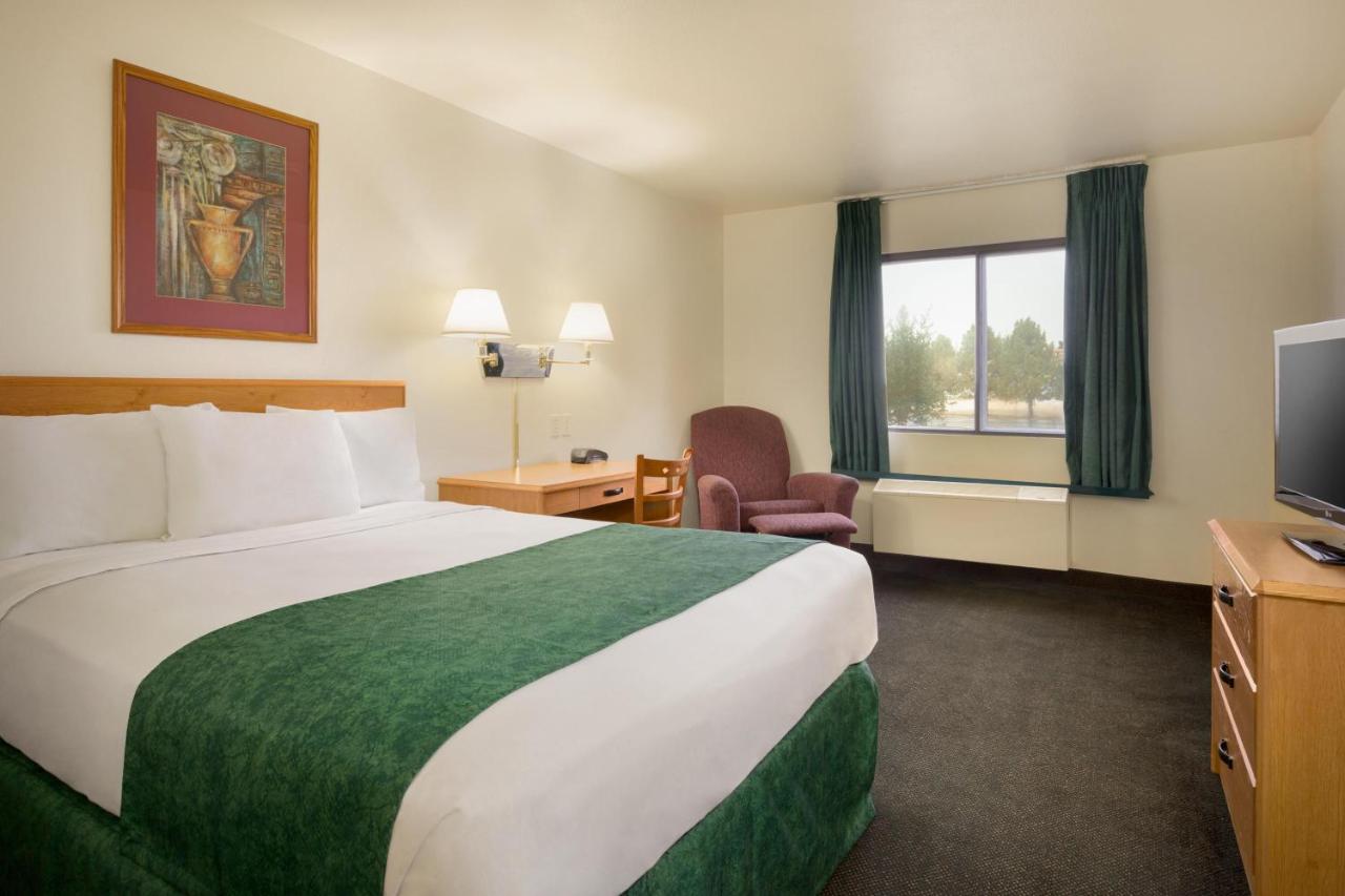 King Room - Non-Smoking at Travelodge by Wyndham Alpine