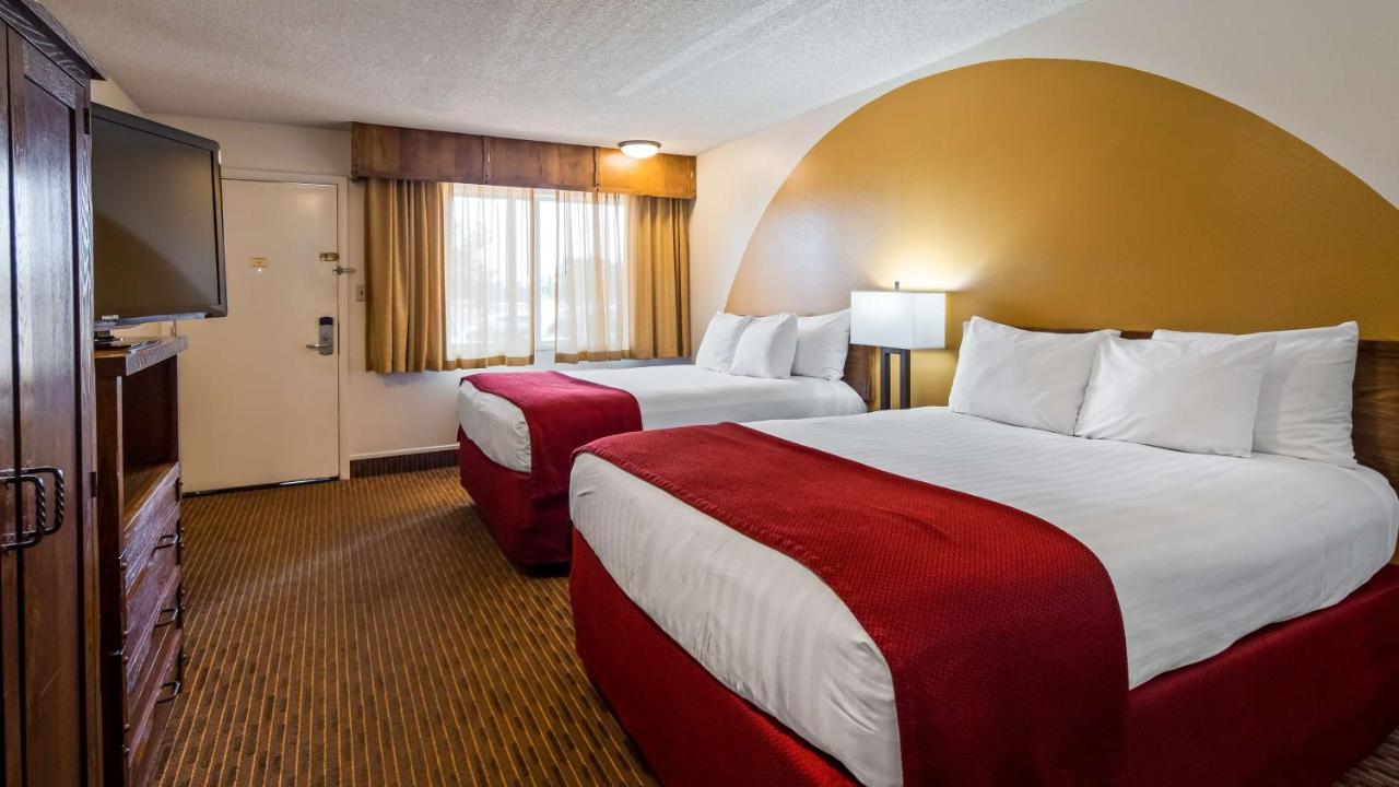 Queen Room with Two Queen Beds - Disability Access/Non-Smoking at Best Western Paradise Inn & Resort