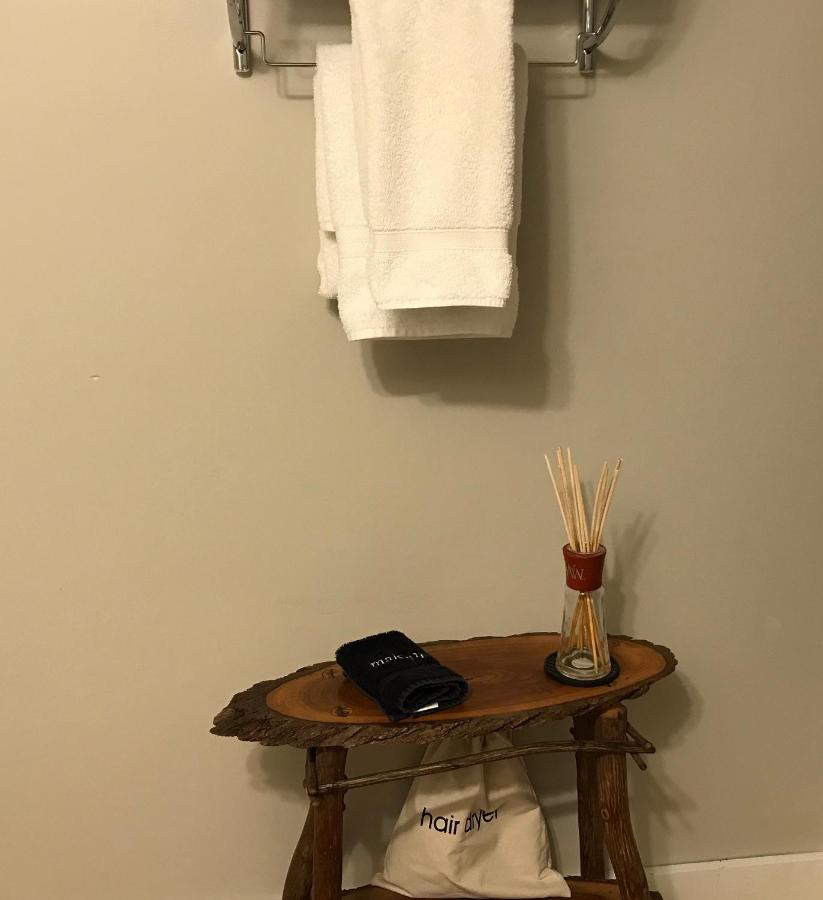 Double Room with Private Bathroom at Barefoot Hills