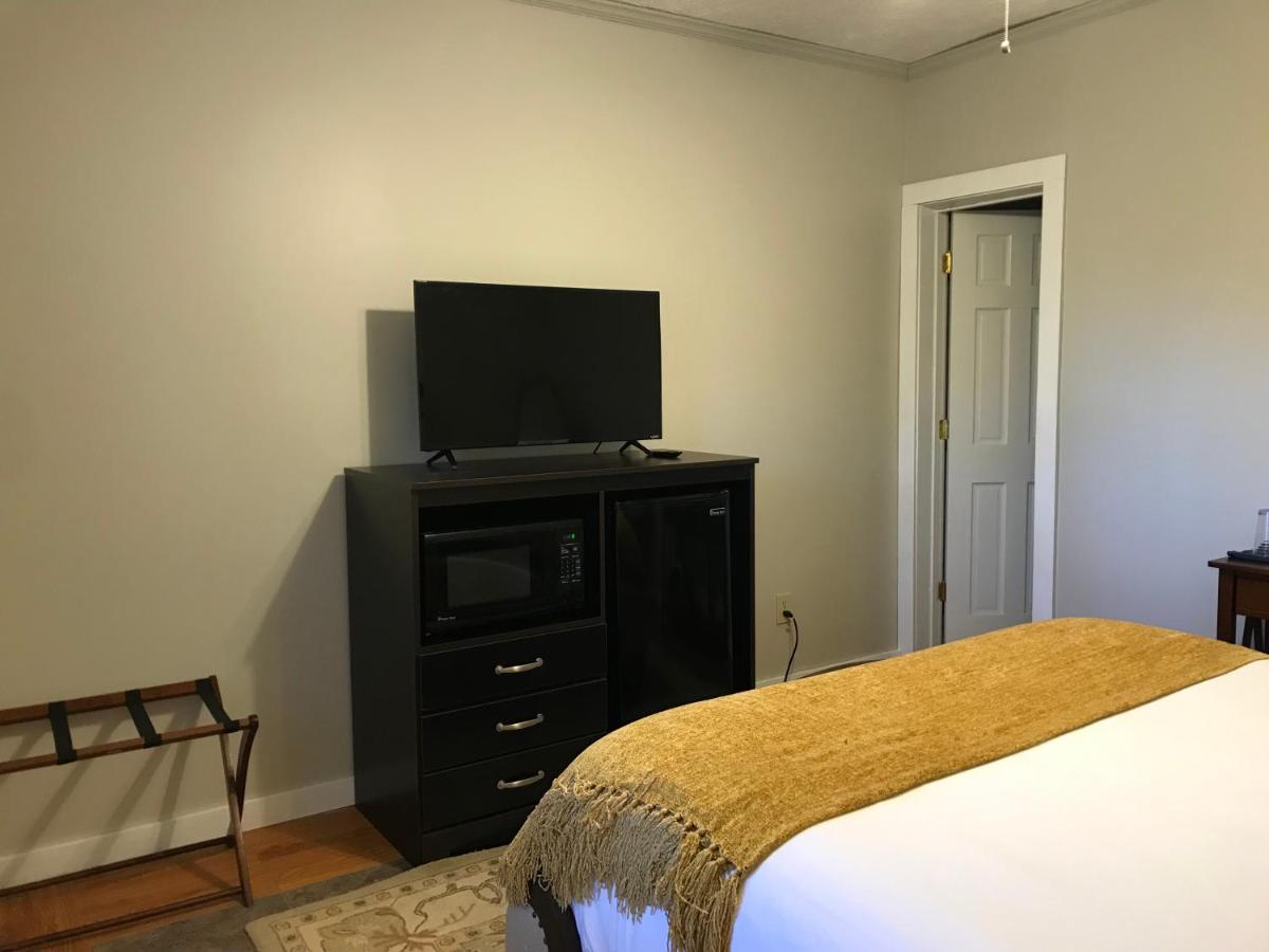 Double Room with Private Bathroom at Barefoot Hills