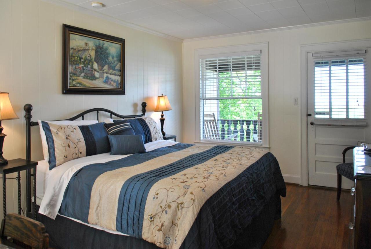 | RiverView Inn
