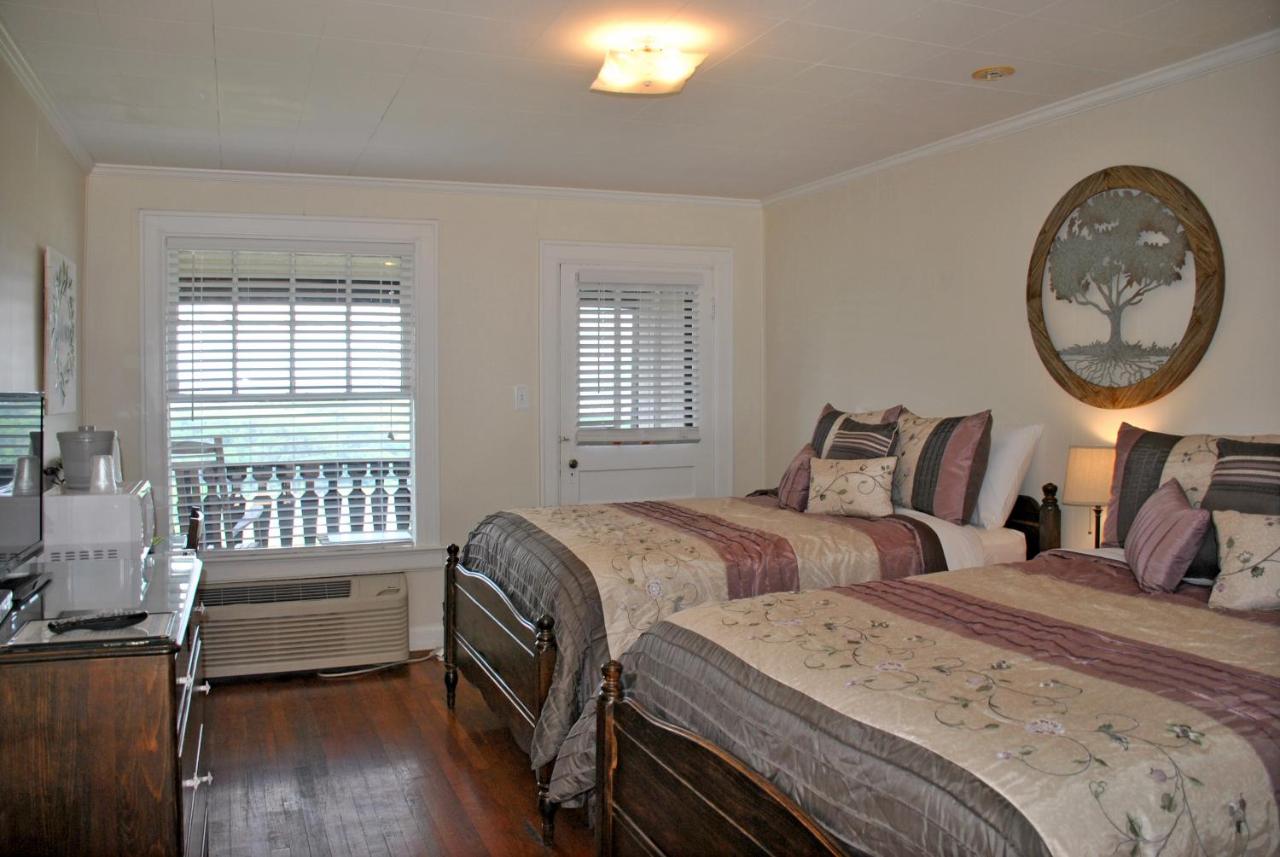 | RiverView Inn