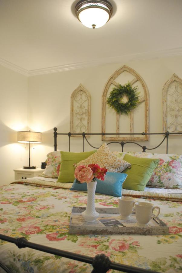 | RiverView Inn