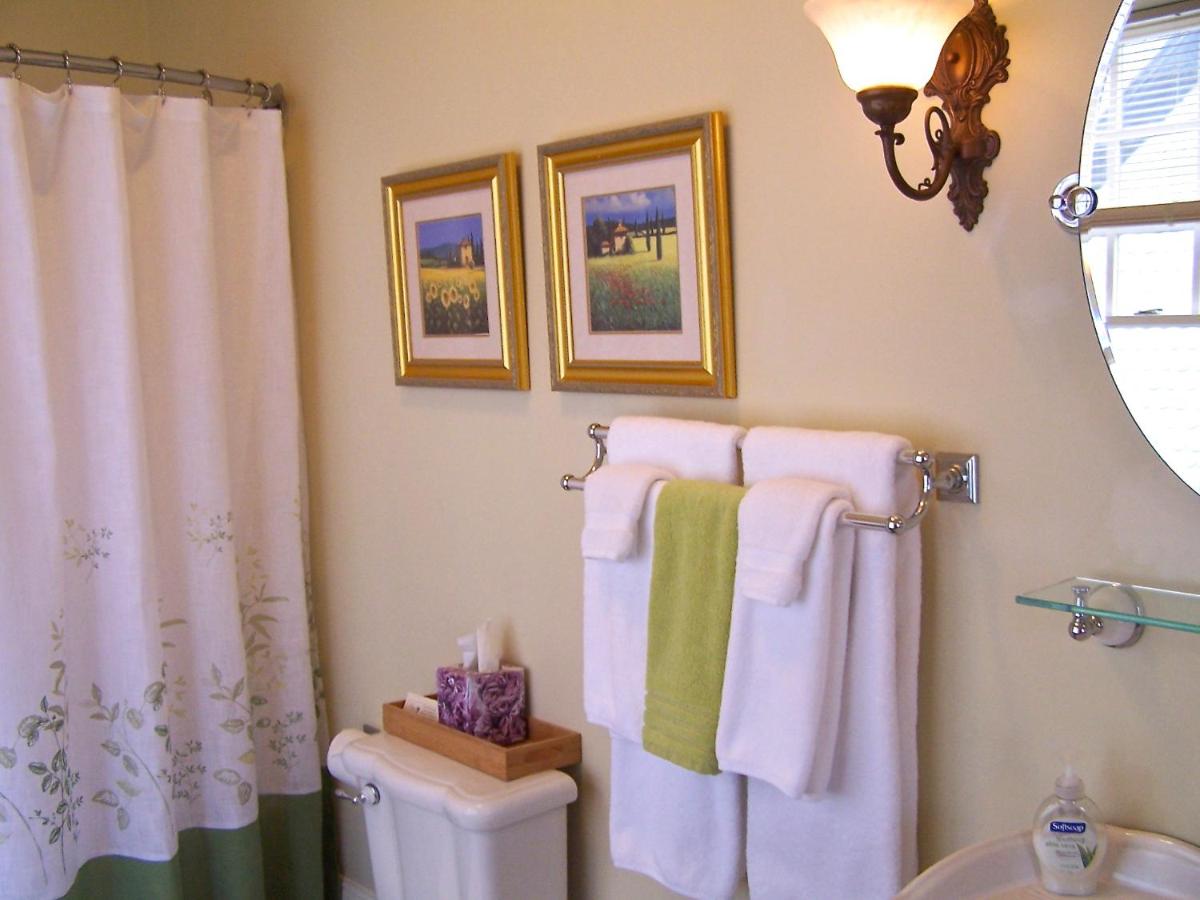 | Lyndon House Bed & Breakfast