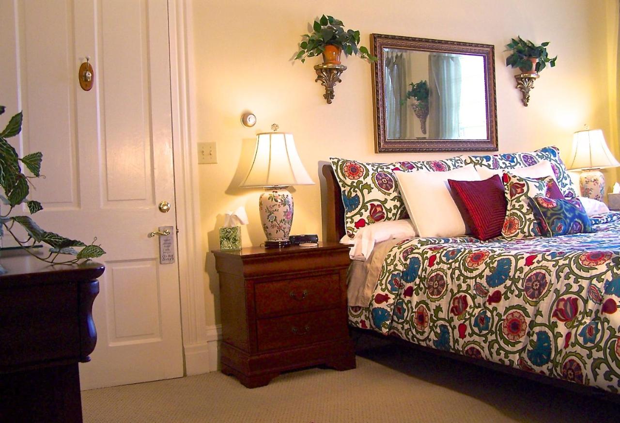 | Lyndon House Bed & Breakfast