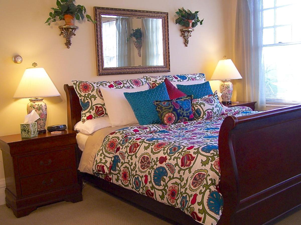 | Lyndon House Bed & Breakfast