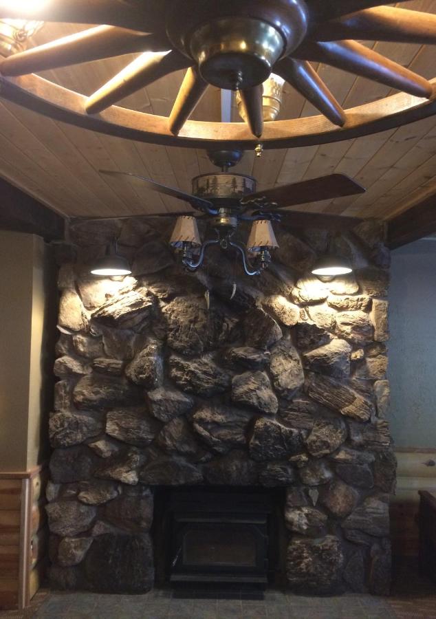 | Shaver Lake Village Hotel