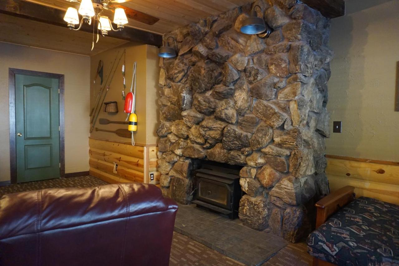 | Shaver Lake Village Hotel