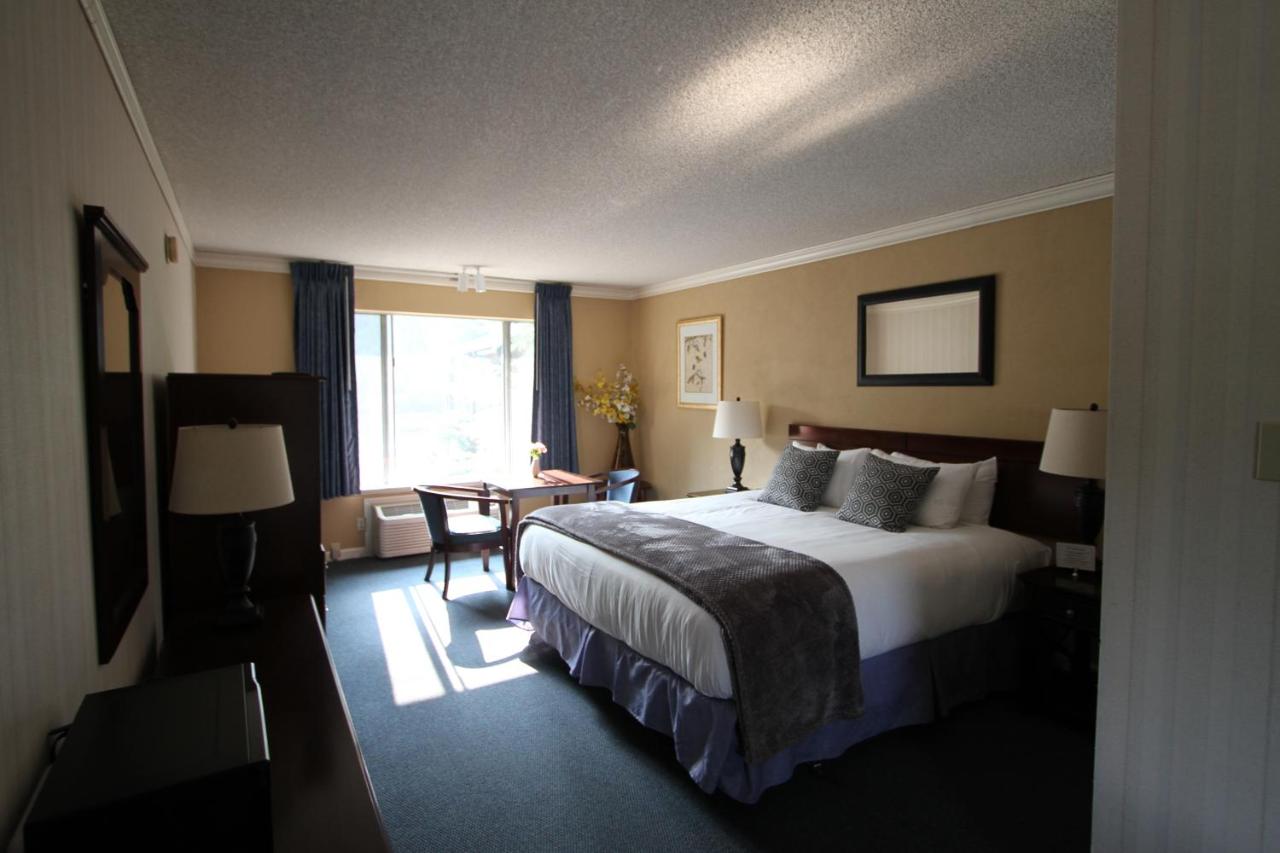 | The Occidental Lodge