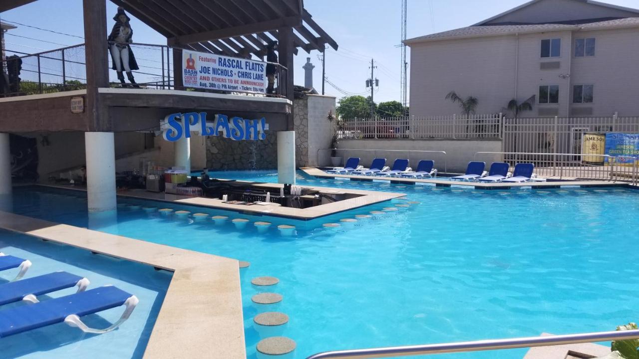 | Grand Islander Hotel
