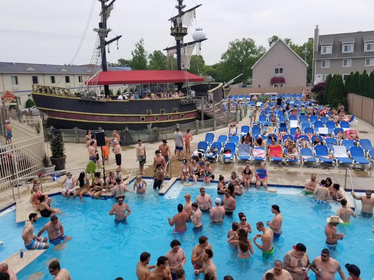 | Grand Islander Hotel