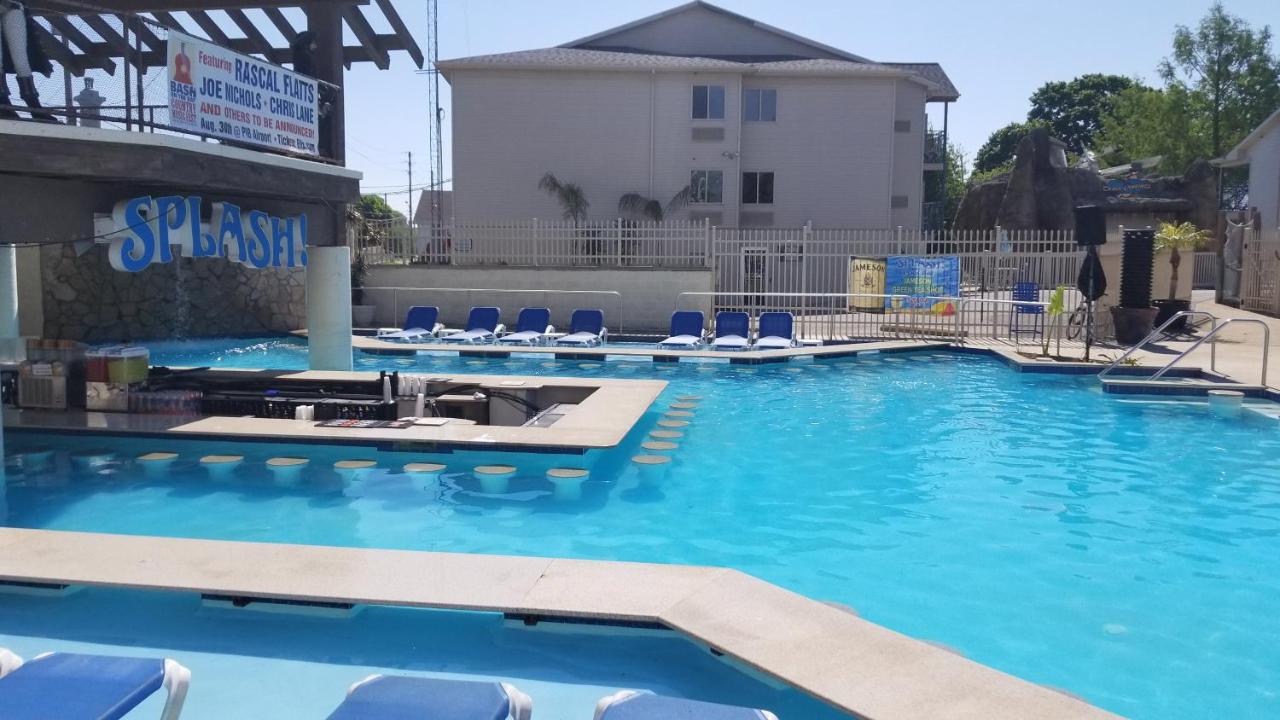 | Grand Islander Hotel