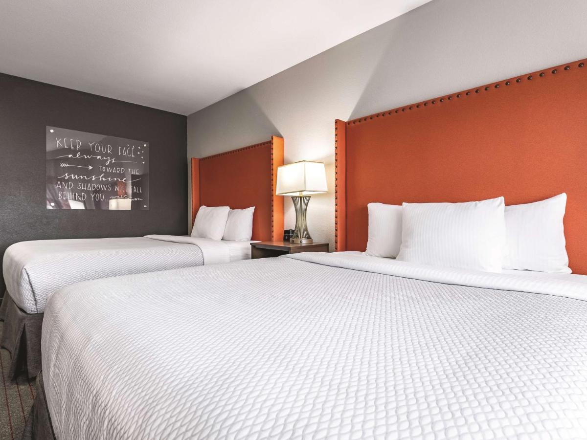 Queen Room with Two Queen Beds - Disability Access at La Quinta by Wyndham Seattle Federal Way