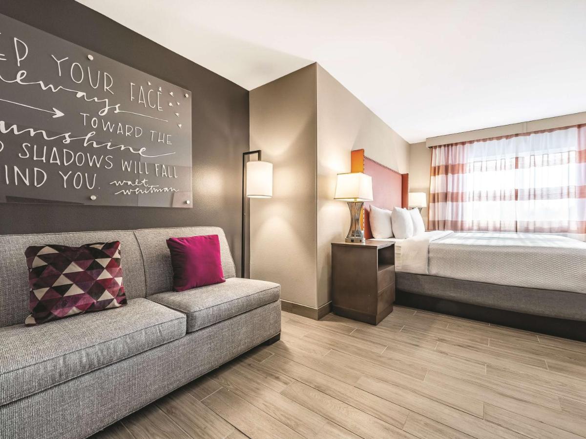 Executive King Room with Sofa Bed at La Quinta by Wyndham Seattle Federal Way