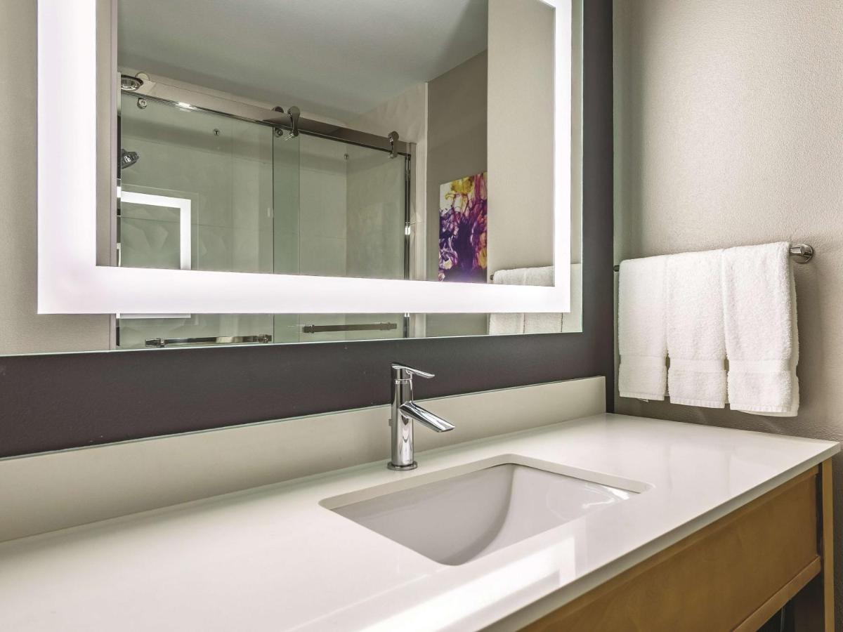 Executive King Room with Sofa Bed at La Quinta by Wyndham Seattle Federal Way