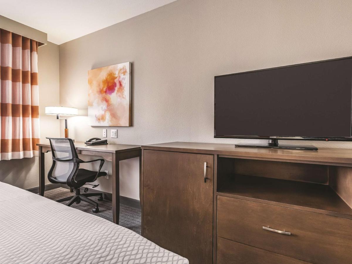 Queen Room with Two Queen Beds at La Quinta by Wyndham Seattle Federal Way