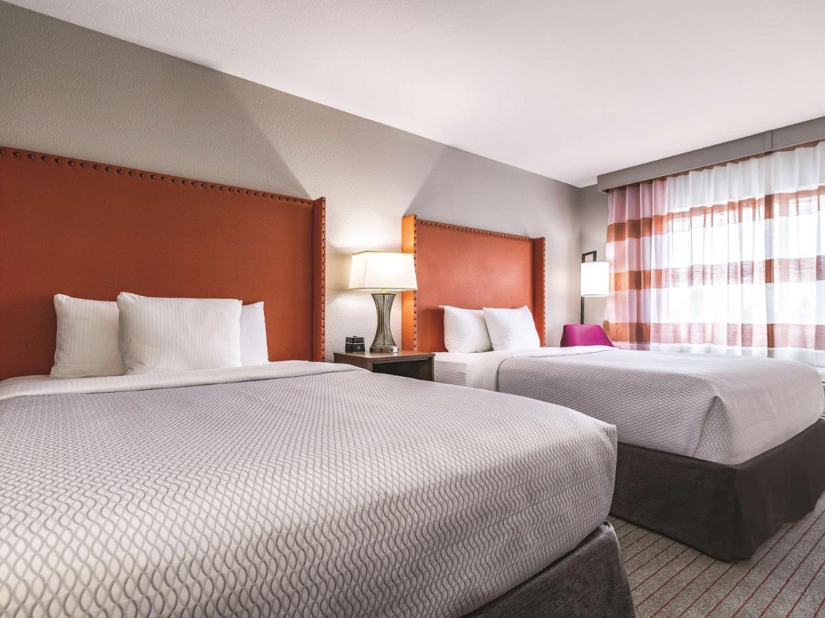 Queen Room with Two Queen Beds - Disability Access at La Quinta by Wyndham Seattle Federal Way