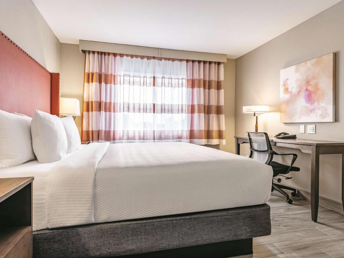 Executive King Room with Sofa Bed at La Quinta by Wyndham Seattle Federal Way