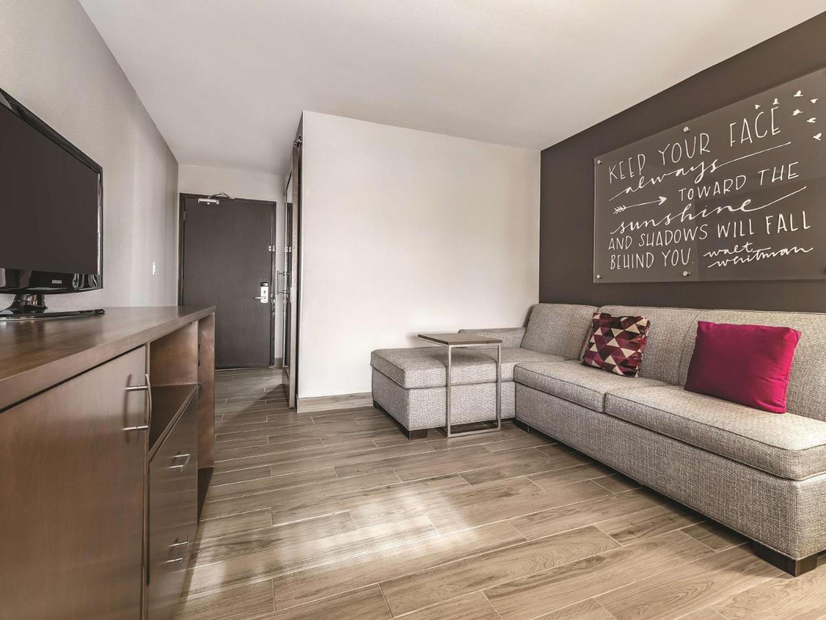 Executive King Room with Sofa Bed at La Quinta by Wyndham Seattle Federal Way