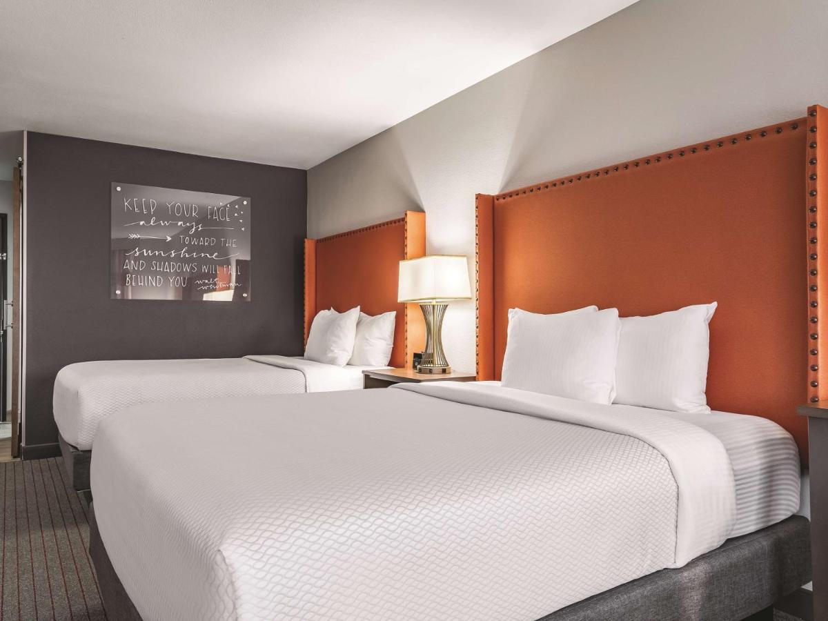 Executive Queen Room with Two Queen Beds and Sofa Bed at La Quinta by Wyndham Seattle Federal Way