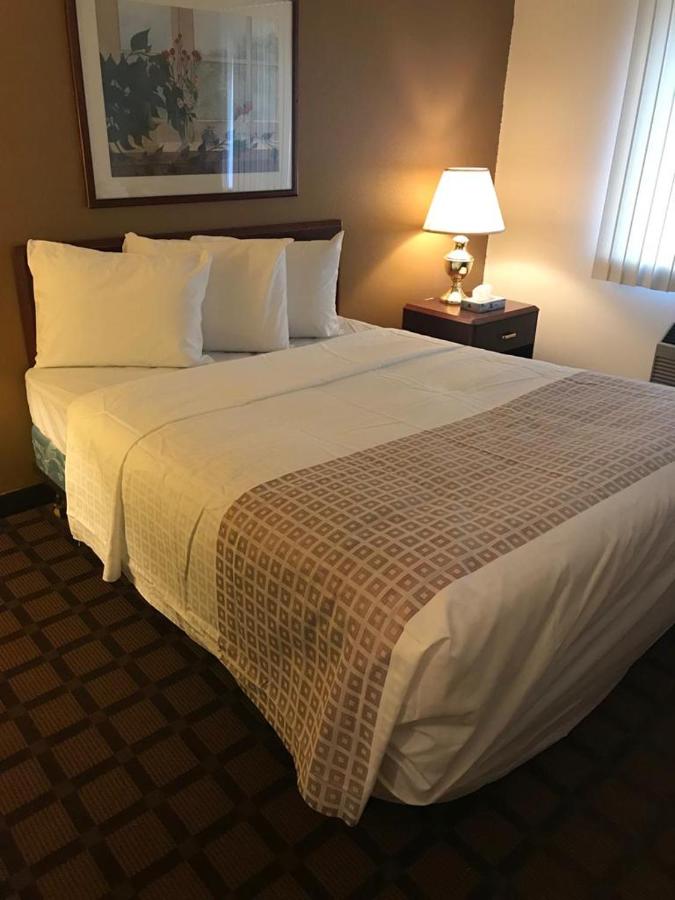 Single Room at Valued Stay Sun Prairie