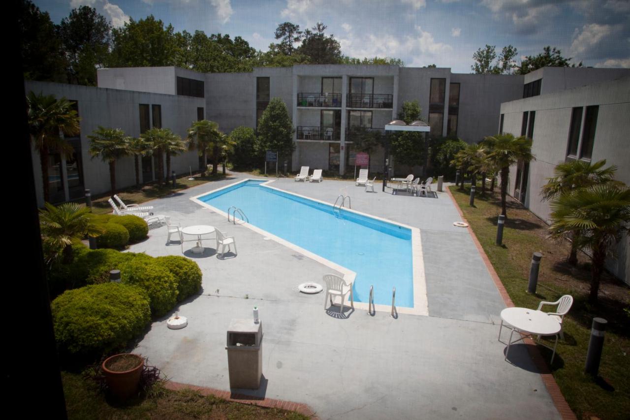  | Red Carpet Inn-Macon