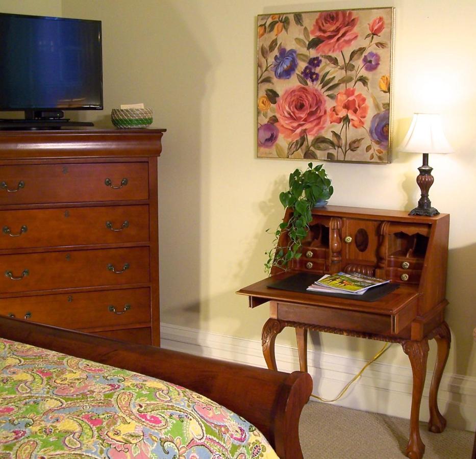 | Lyndon House Bed & Breakfast