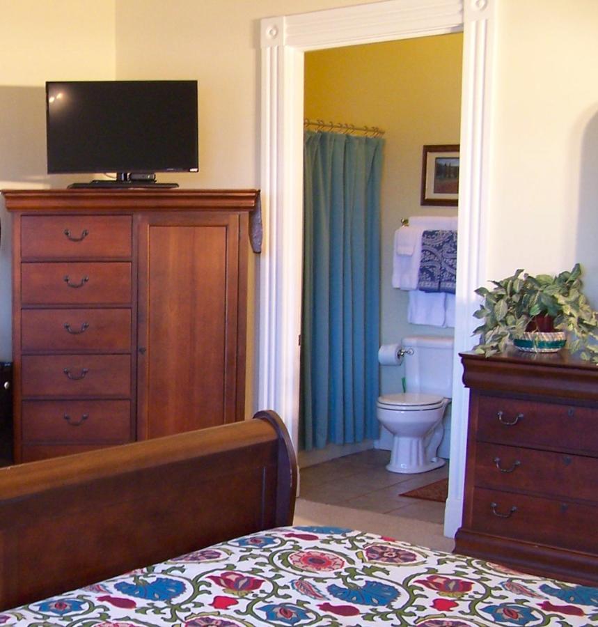 | Lyndon House Bed & Breakfast
