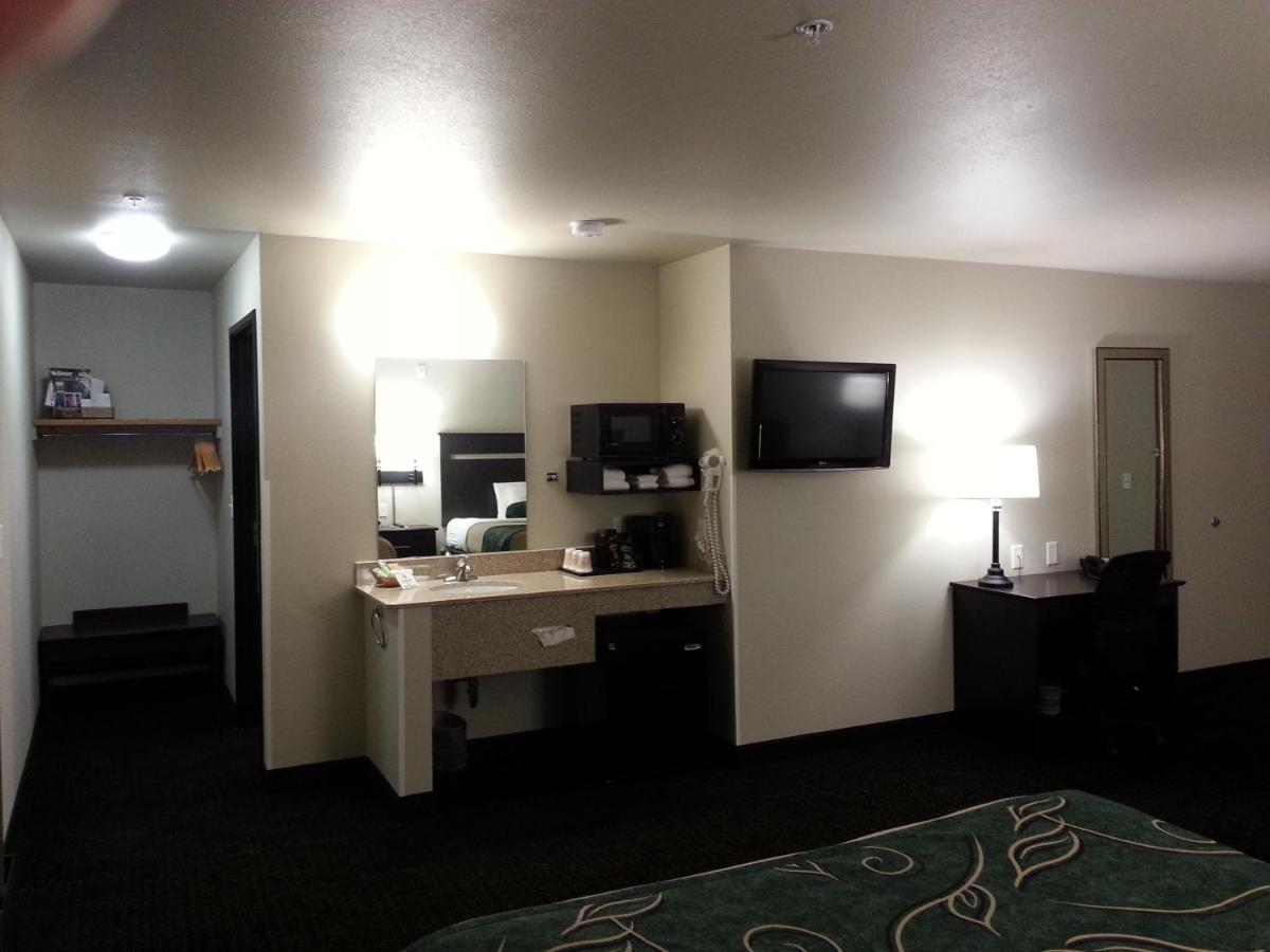 King Room - Non-Smoking at Travelodge by Wyndham McAlester