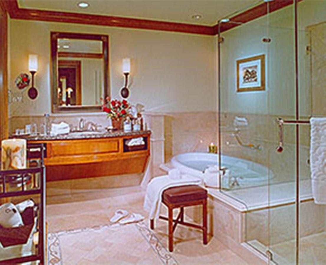 Deluxe King Room at The Rose Hotel