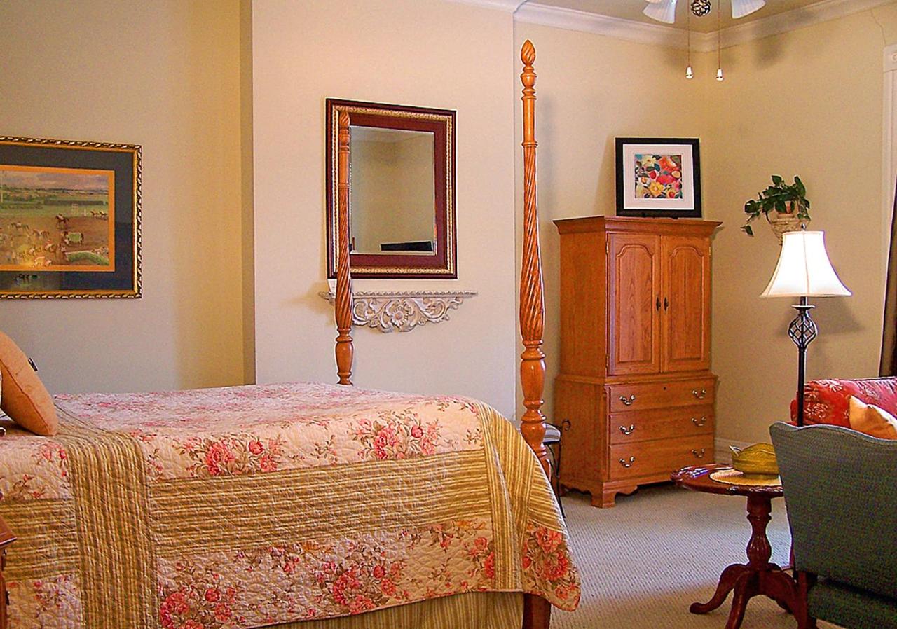 | Lyndon House Bed & Breakfast