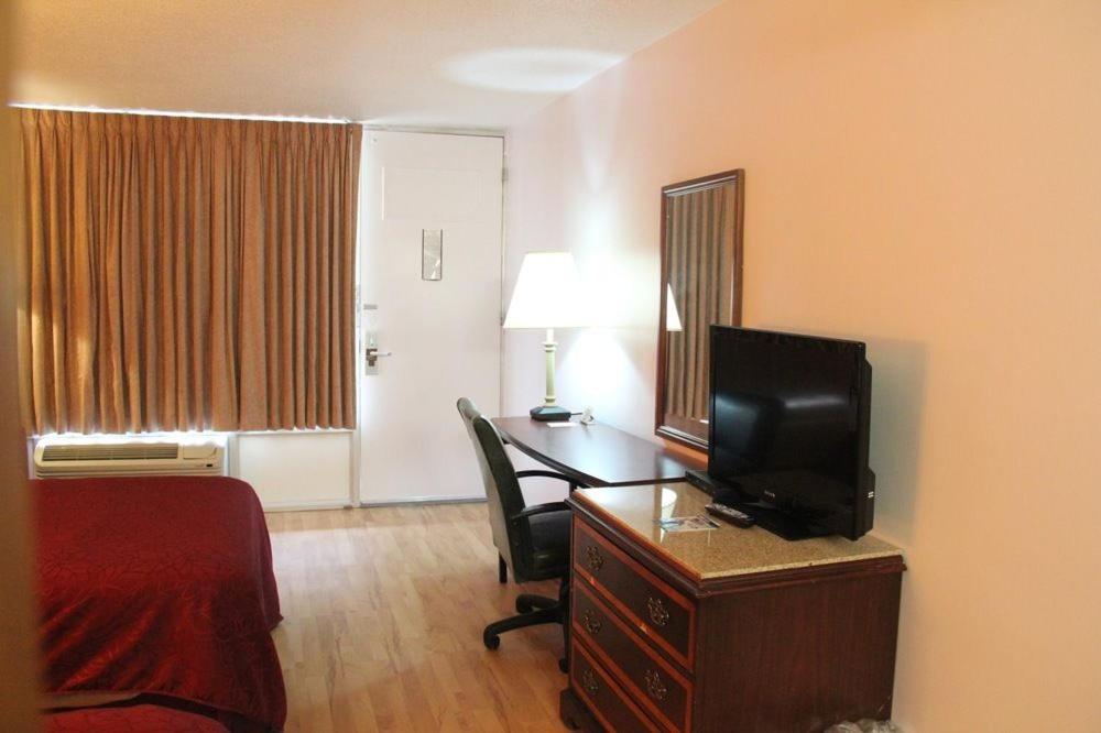  | Norfolk Country Inn and Suites
