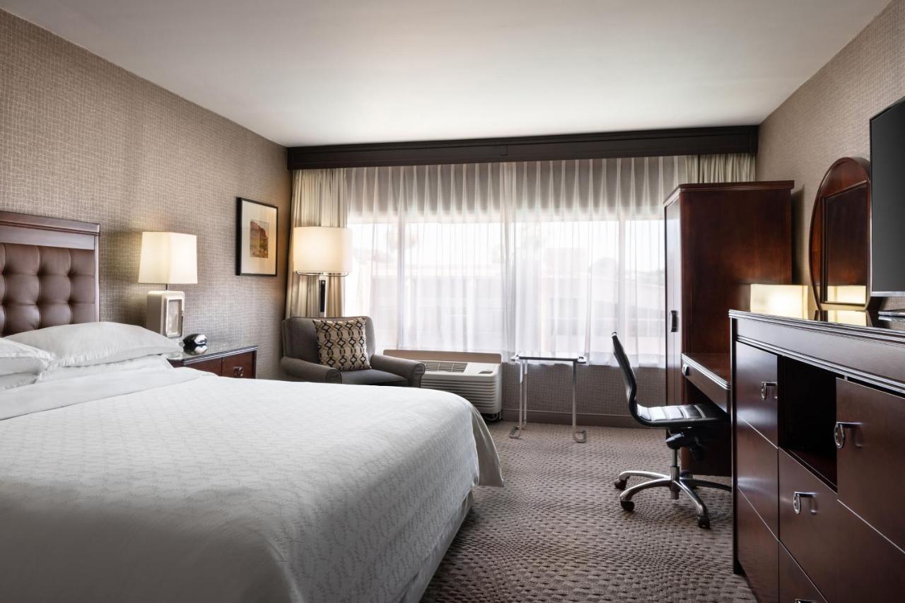 King Room at Wyndham Phoenix Airport/Tempe