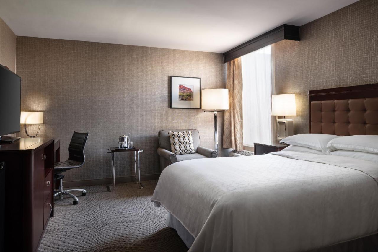 Deluxe Double Room with Pool View at Wyndham Phoenix Airport/Tempe