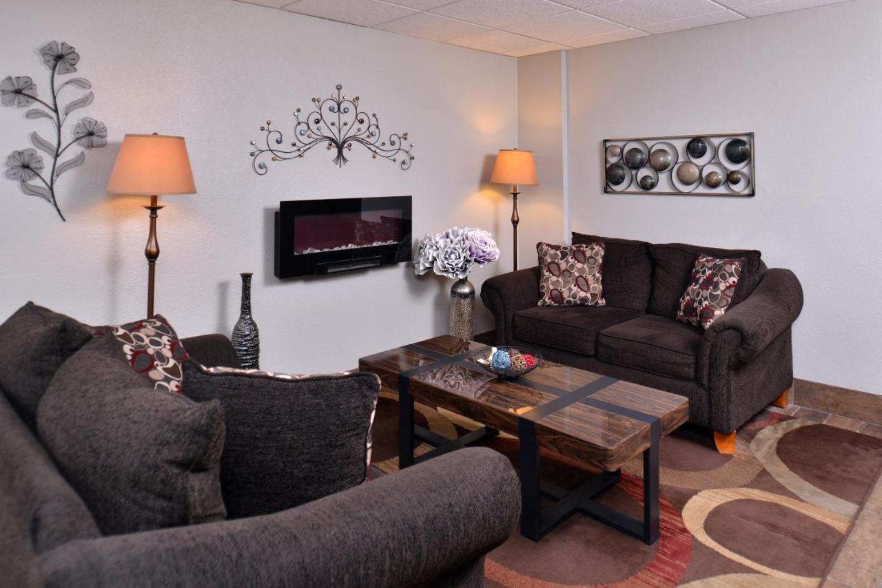King Room at Cottonwood Inn and Conference Center